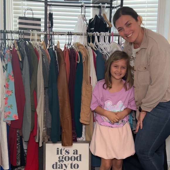 Meet your Poshers, Angel & Thea - Picture 2 of 5